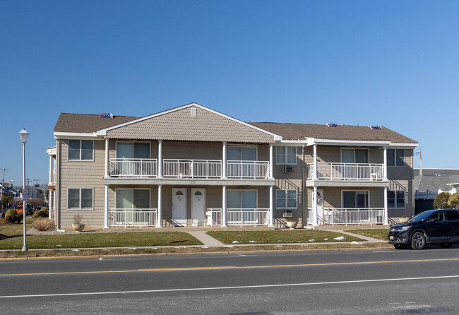 205 Ocean Ave in Belmar, NJ - Foto de edificio - Building Photo