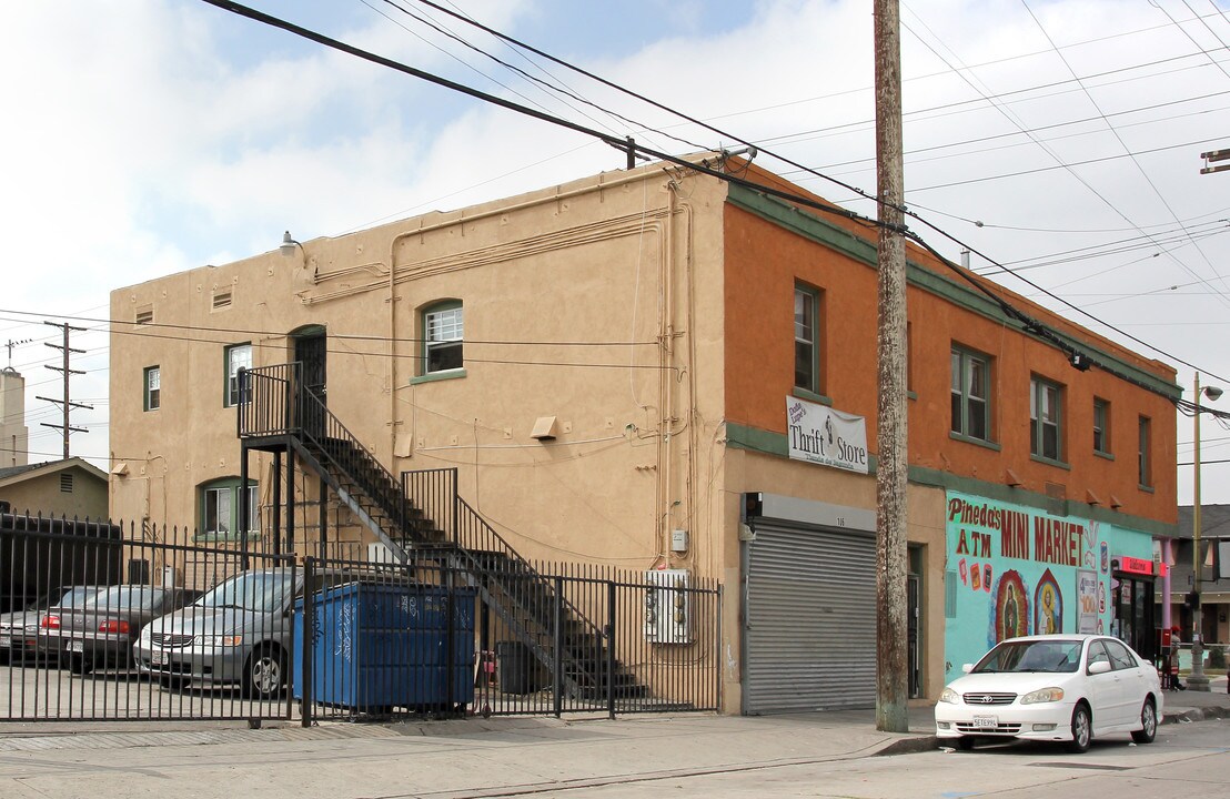 5100 S Main St in Los Angeles, CA - Building Photo