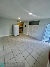 7311 Venetian St in Miramar, FL - Foto de edificio - Building Photo
