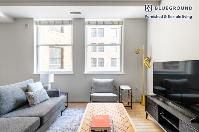 733 15th St NW-Unit -FL5-ID232 in Washington, DC - Building Photo - Building Photo