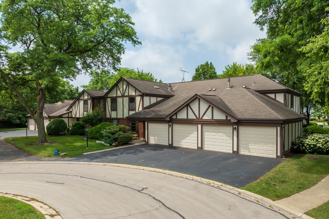 374 Greystone Ct in Schaumburg, IL - Foto de edificio