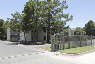 Sonterra West Apartments in San Angelo, TX - Foto de edificio - Building Photo