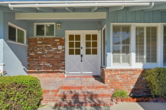 23723 Aetna St in Los Angeles, CA - Building Photo - Building Photo