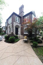 7574 York Dr in Clayton, MO - Building Photo - Building Photo