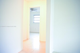 2265 NW 98th St in Miami, FL - Building Photo - Building Photo
