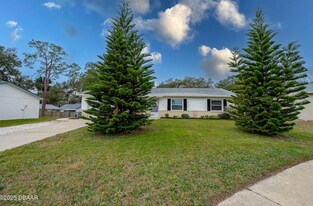 1036 Tompkins Dr in Port Orange, FL - Building Photo