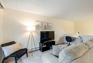 49 NE Torval Canyon Rd in Poulsbo, WA - Building Photo - Building Photo