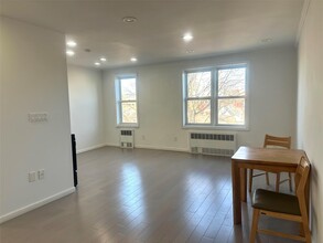 42-40 Bowne St in Queens, NY - Foto de edificio - Building Photo