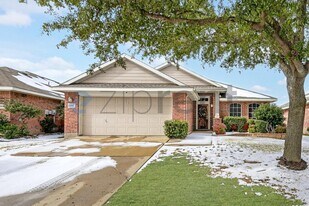 1042 Grimes Dr in Forney, TX - Building Photo