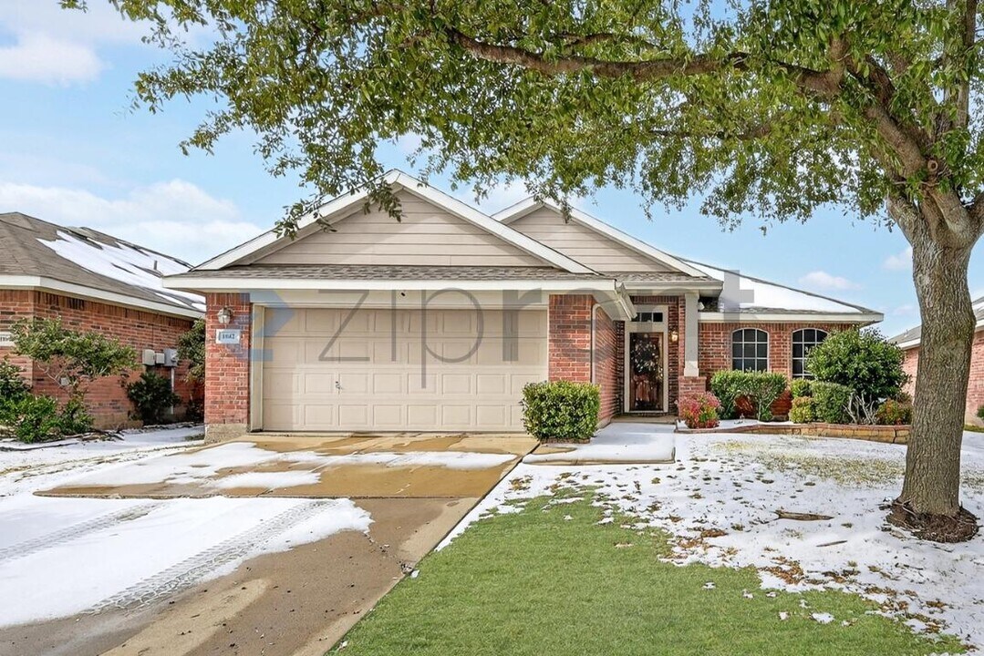 1042 Grimes Dr in Forney, TX - Building Photo