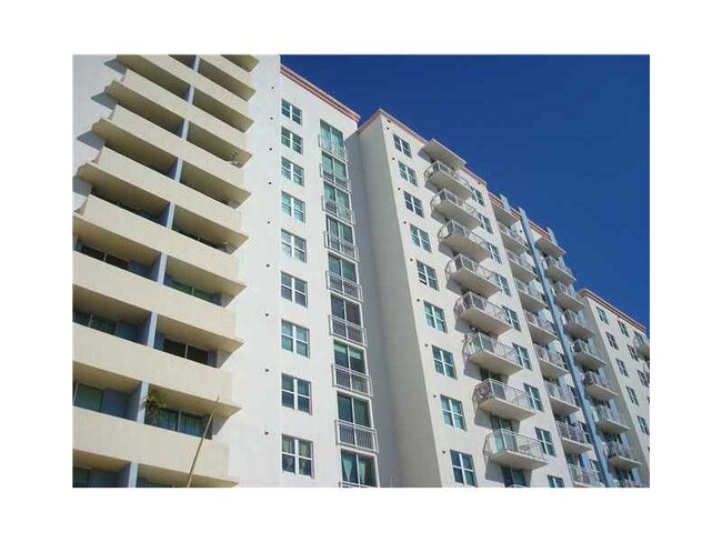 3000 Coral Way, Unit 1041 in Coral Gables, FL - Foto de edificio - Building Photo