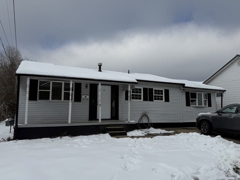 2 Garrett Dr in Hurricane, WV - Building Photo