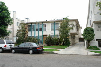 4337 Mammoth Ave in Sherman Oaks, CA - Building Photo - Building Photo