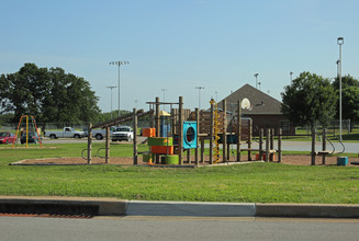 Parkview Terrace in Tulsa, OK - Building Photo - Building Photo