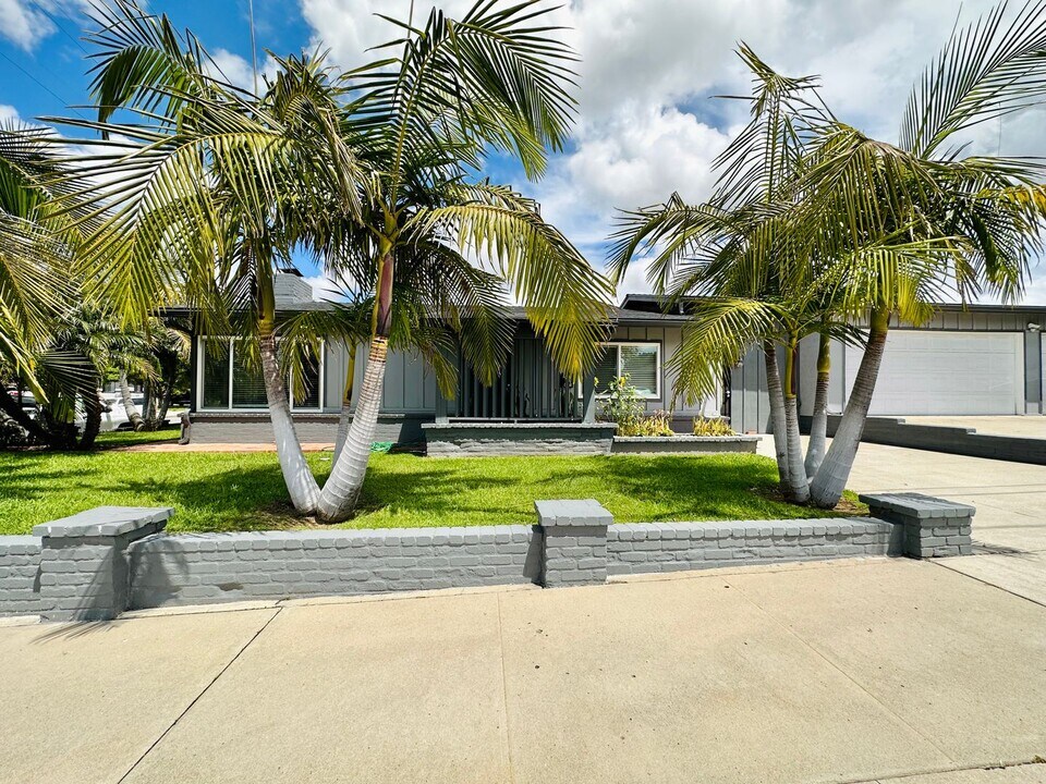 4875-4885 Normandie Pl in La Mesa, CA - Building Photo