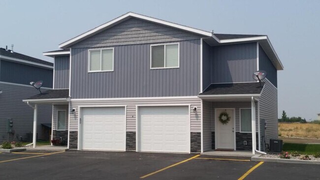 property at 660 Ruby Cir