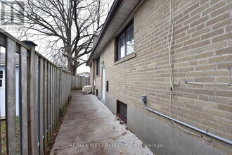 45 Wildlark Dr in Toronto, ON - Building Photo - Building Photo