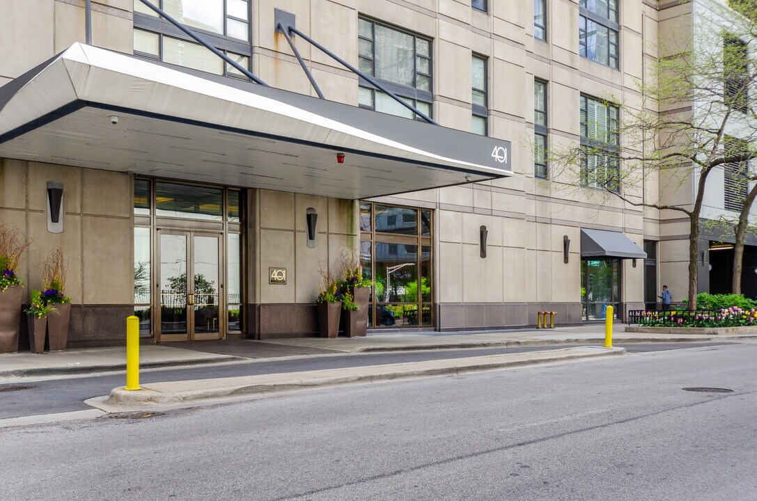 401 E Ontario St in Chicago, IL - Foto de edificio