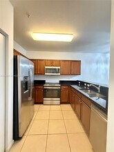 8760 NW 97th Ave in Doral, FL - Foto de edificio - Building Photo