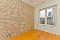 4020 N Albany Ave, Unit 2B in Chicago, IL - Foto de edificio - Building Photo