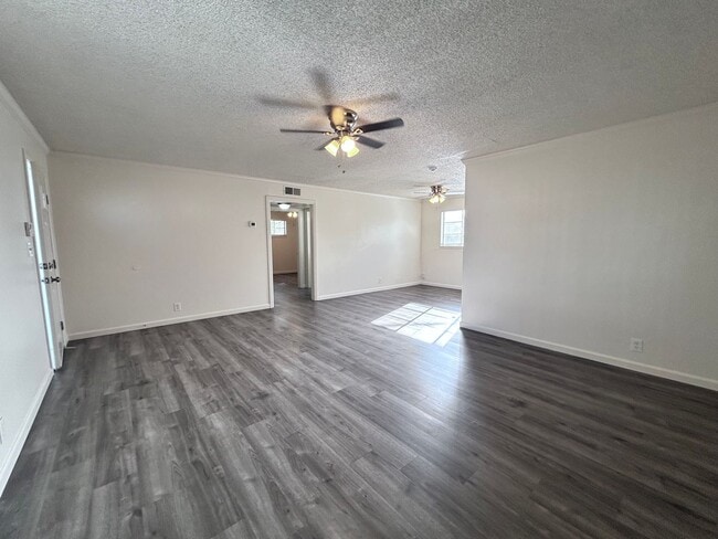 4744 Forest Pkwy in Sacramento, CA - Foto de edificio - Building Photo