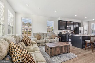 133 Woodgate Cir in Pasadena, MD - Building Photo - Building Photo
