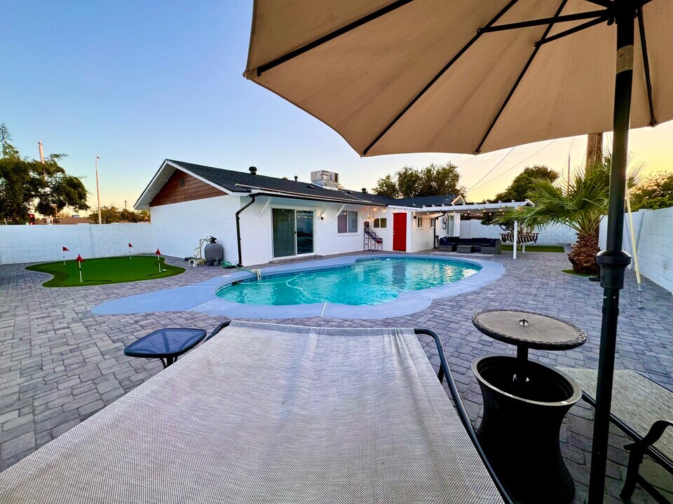 8538 E Chaparral Rd in Scottsdale, AZ - Foto de edificio