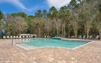12301 Kernan Forest Blvd in Jacksonville, FL - Foto de edificio - Building Photo