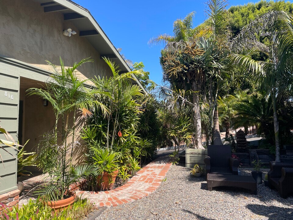 818 Hygeia Ave, Unit 818 in Encinitas, CA - Foto de edificio