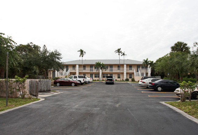 820 SW 9th St in Pompano Beach, FL - Foto de edificio - Building Photo