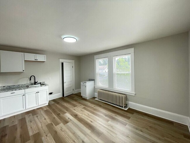 55 Henriette St in Manchester, NH - Building Photo - Building Photo