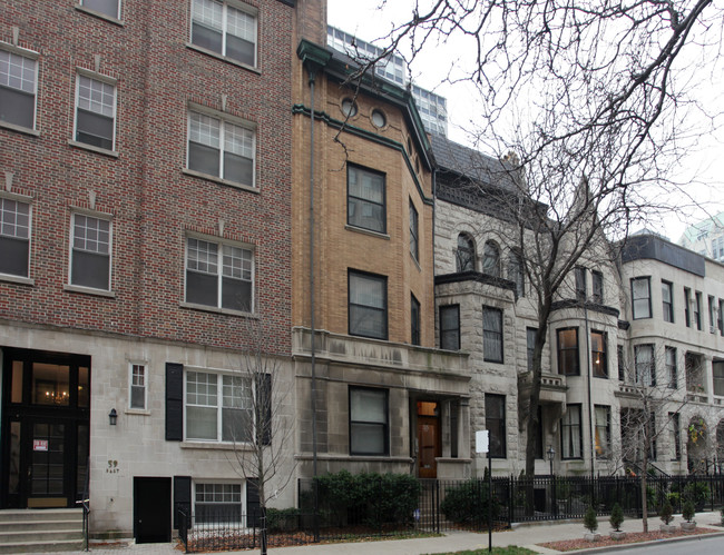 35 E Division St in Chicago, IL - Foto de edificio - Building Photo