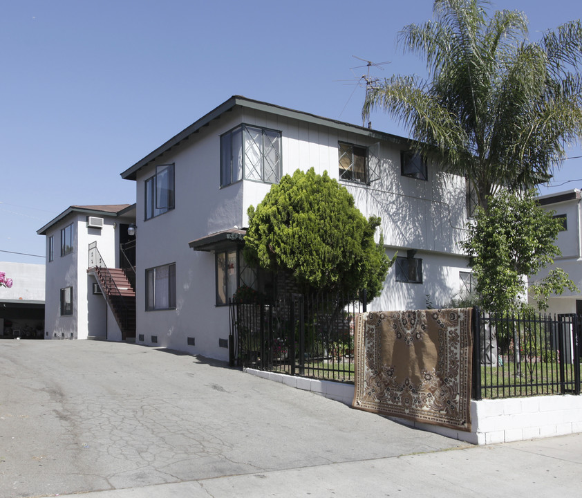 6525 Troost Ave in North Hollywood, CA - Building Photo