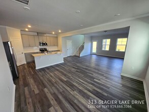 313 Glacier Lk Dr in Raleigh, NC - Building Photo - Building Photo