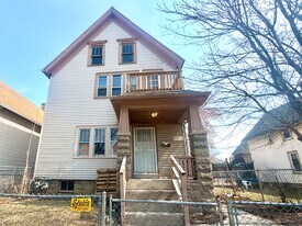 1440 N 28th St in Milwaukee, WI - Building Photo