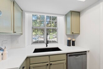 9231 Kings Canyon Dr in Charlotte, NC - Building Photo - Building Photo