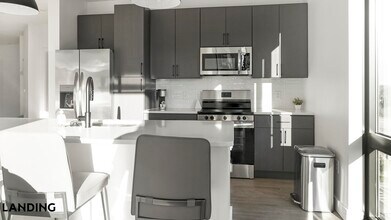 1007 S Mint St in Charlotte, NC - Foto de edificio - Building Photo