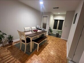 11 Fresh Pond Pl in Cambridge, MA - Building Photo - Building Photo