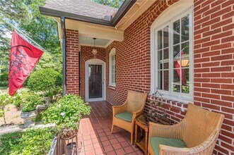 1878 Cambridge Ave in College Park, GA - Foto de edificio - Building Photo