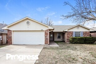 205 Bradgate Dr in Yukon, OK - Building Photo