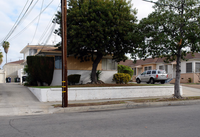 625 Manchester Ter in Inglewood, CA - Foto de edificio - Building Photo