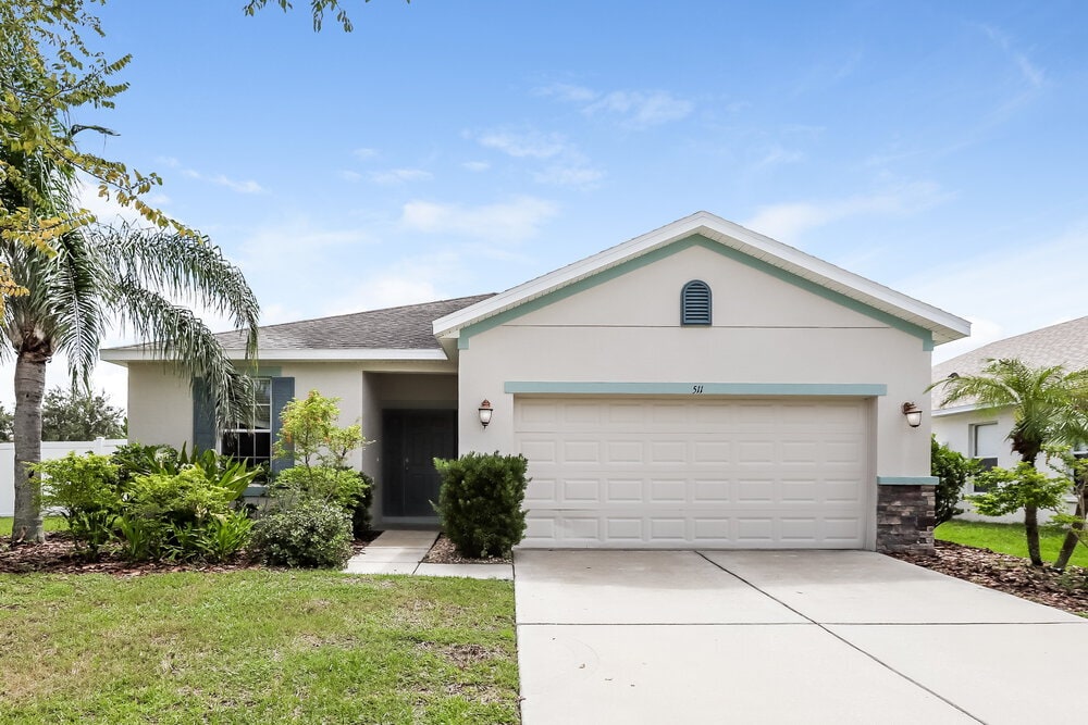 511 Stone Briar Dr in Ruskin, FL - Building Photo