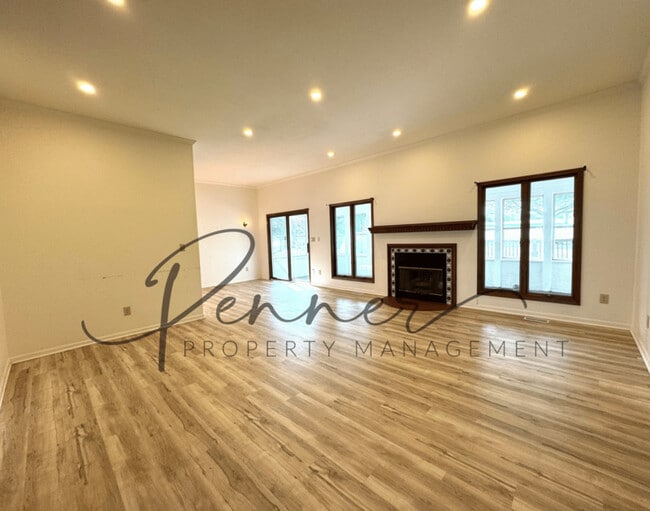 625 NE St Andrews Cir in Lee's Summit, MO - Building Photo - Building Photo