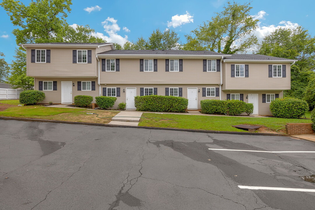 Jaxon Park Townhomes in Taylors, SC - Foto de edificio