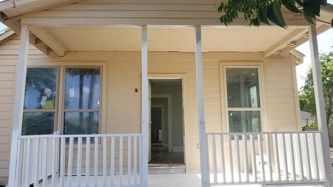 property at 814 E 39th St