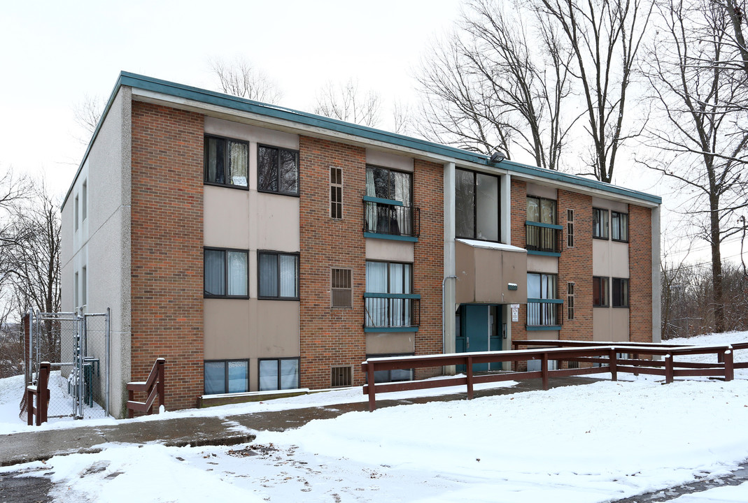 Springhill Townhomes in Akron, OH - Building Photo