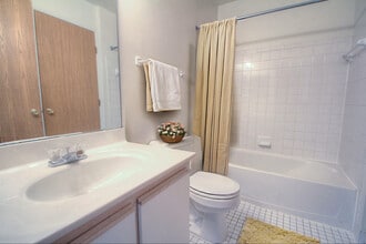 Mallard Glen in Amelia, OH - Foto de edificio - Building Photo