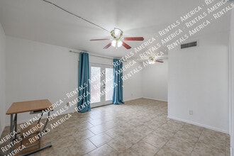 6058 W Golden Ln in Glendale, AZ - Foto de edificio - Building Photo