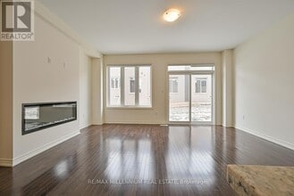 92 Adventura Rd in Brampton, ON - Building Photo - Building Photo