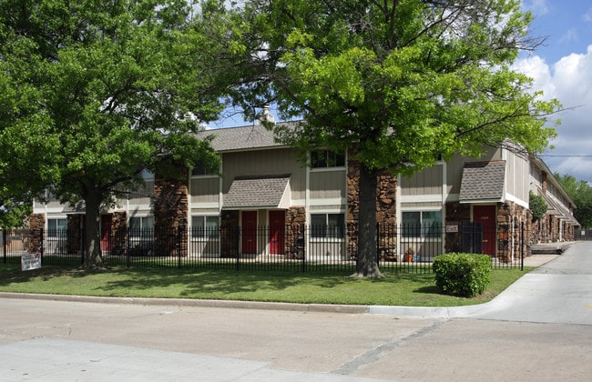 Grace Ellen Townhomes in Tulsa, OK - Building Photo - Building Photo